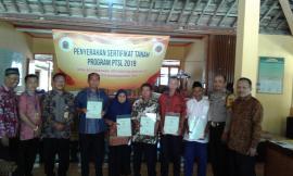 Penyerahan Setifikat program PTSL